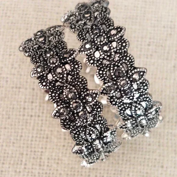 Textured silver hoop earrings with black detail - Picture 7 of 10